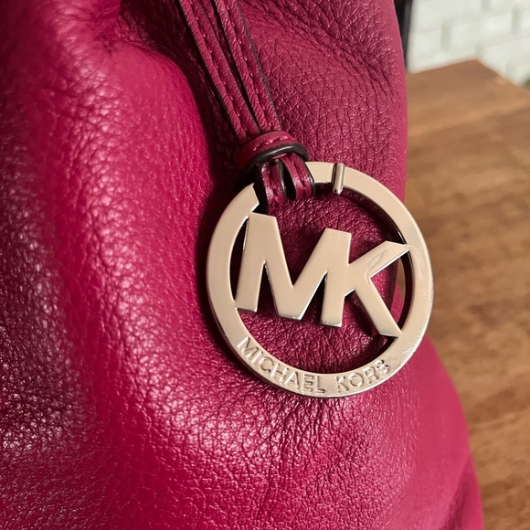 Michael Kors Jules Drawstring Large Handbag adjustable Strap Dark Pink Leather - Picture 3 of 16